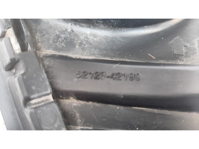 Recambio de rejilla paragolpes derecha para toyota rav4 referencia OEM IAM 5212742190  