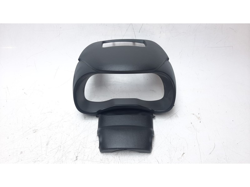 Recambio de moldura para hyundai kona referencia OEM IAM 84830J9100  