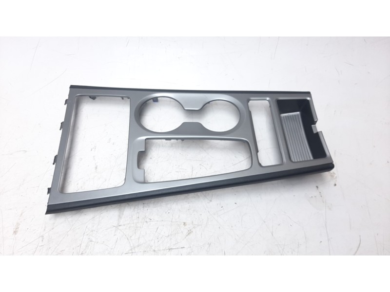 Recambio de moldura para hyundai kona referencia OEM IAM 84651K4100 84650K4NM0TRY 