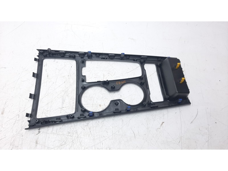 Recambio de moldura para hyundai kona referencia OEM IAM 84651K4100 84650K4NM0TRY 