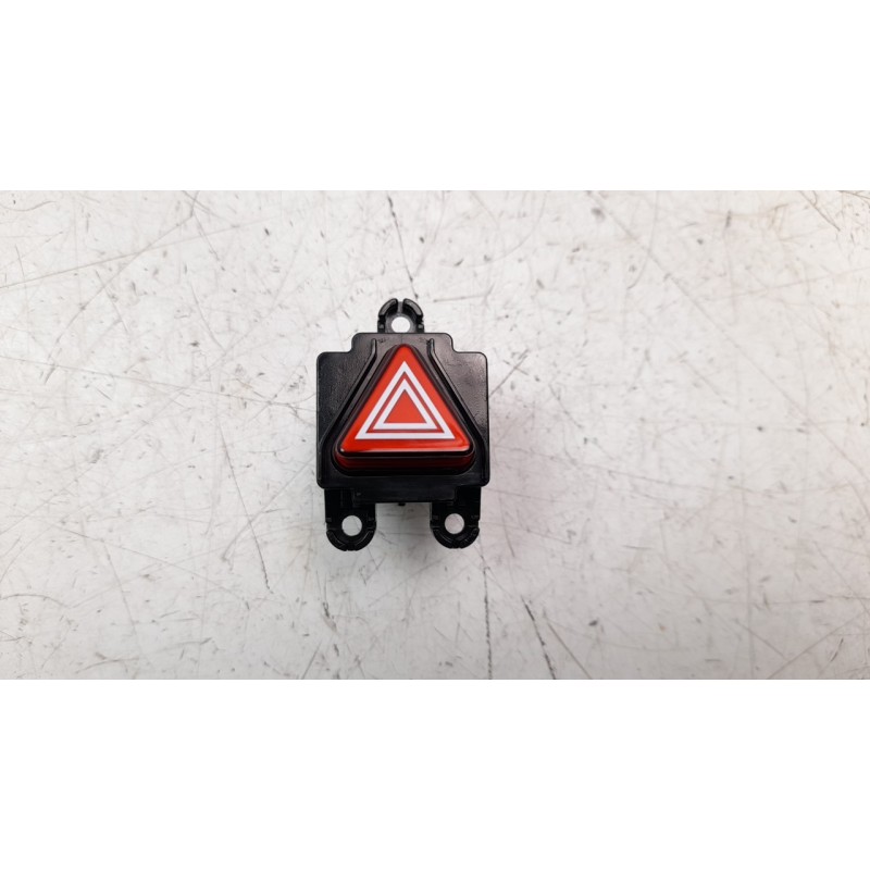Recambio de warning para kia sportage 1.6 gdi cat referencia OEM IAM 93790P1000WK  