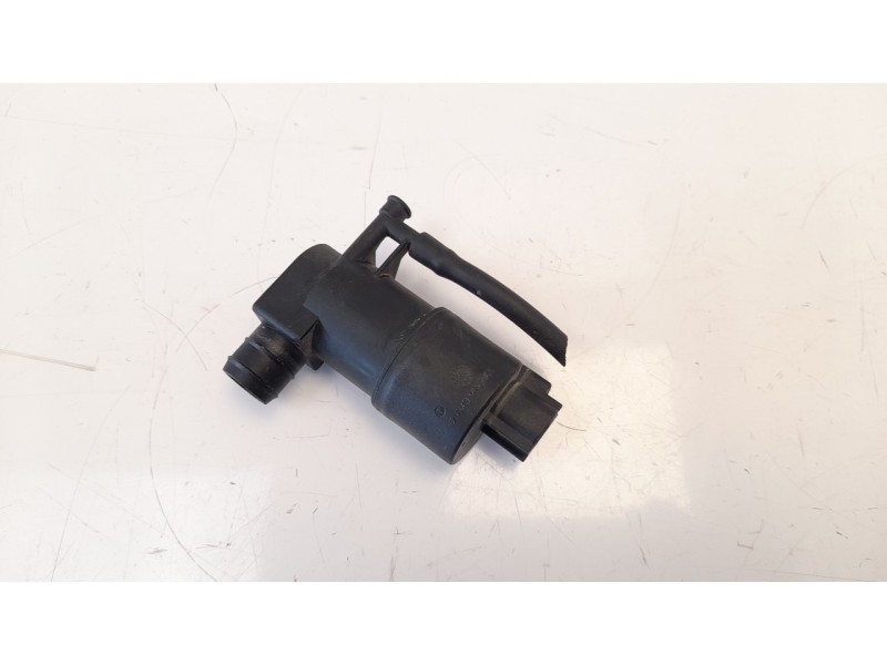 Recambio de bomba limpia para toyota yaris city referencia OEM IAM 583300F020  