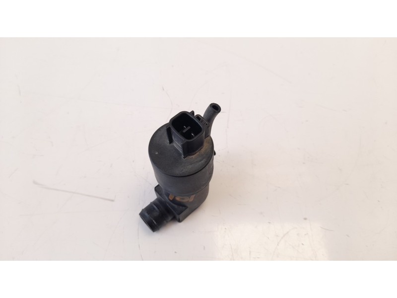 Recambio de bomba limpia para toyota yaris city referencia OEM IAM 583300F020  