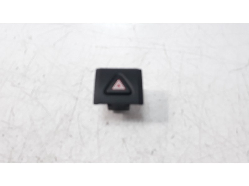 Recambio de warning para hyundai kona 1.0 tgdi cat referencia OEM IAM 93790J900  