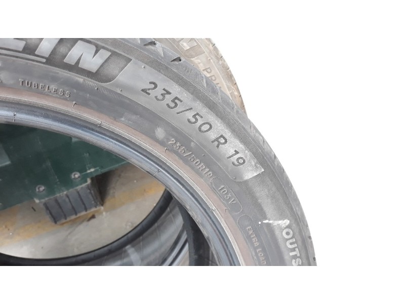 Recambio de neumatico para hyundai kona 1.0 tgdi cat referencia OEM IAM 2355019  