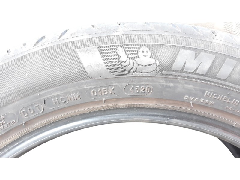 Recambio de neumatico para hyundai kona 1.0 tgdi cat referencia OEM IAM 2355019  