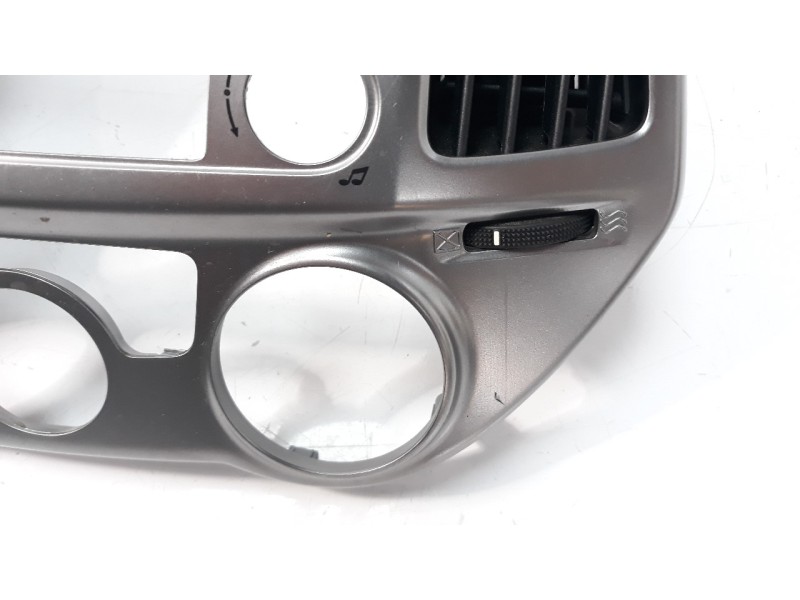 Recambio de rejilla aireadora para hyundai i20 1.2 16v cat referencia OEM IAM 847041J630  