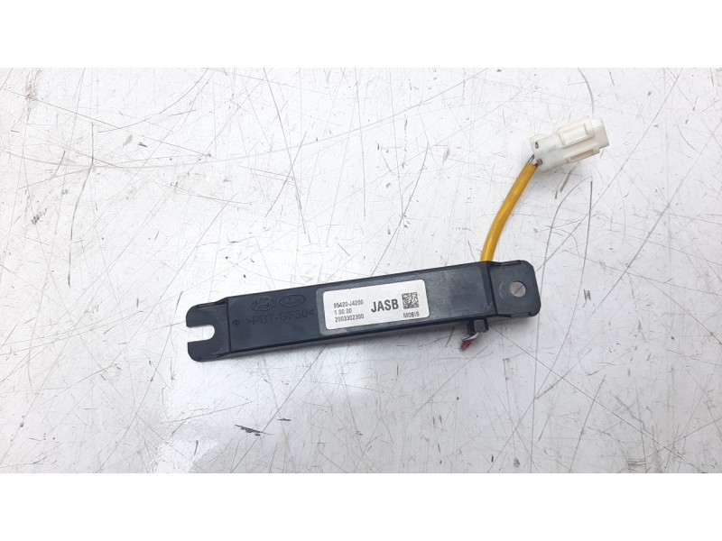 Recambio de antena para hyundai kona referencia OEM IAM 95420J4200  