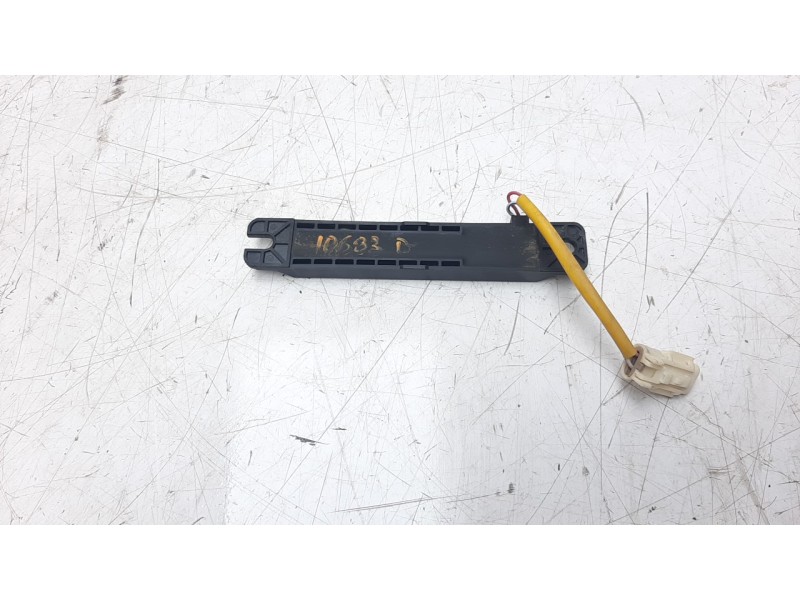 Recambio de antena para hyundai kona referencia OEM IAM 95420J4200  