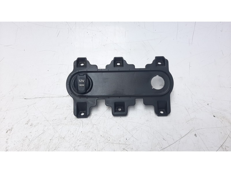 Recambio de moldura para hyundai kona referencia OEM IAM 84639K4010  