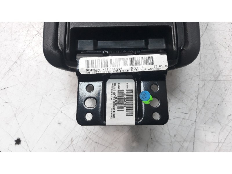 Recambio de apoyabrazos central para jeep compass ii 2.0 m-jet cat referencia OEM IAM 2031563XW1  