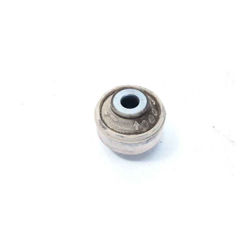 Recambio de soporte motor para land rover discovery 2.7 td v6 cat referencia OEM IAM KVF500140  