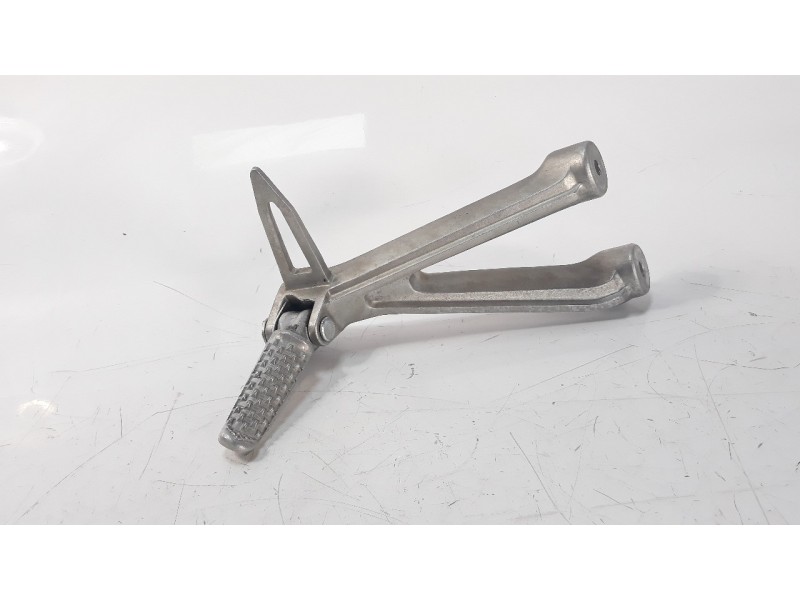 Recambio de estribo para honda cbr 650r referencia OEM IAM 50750MKND50  