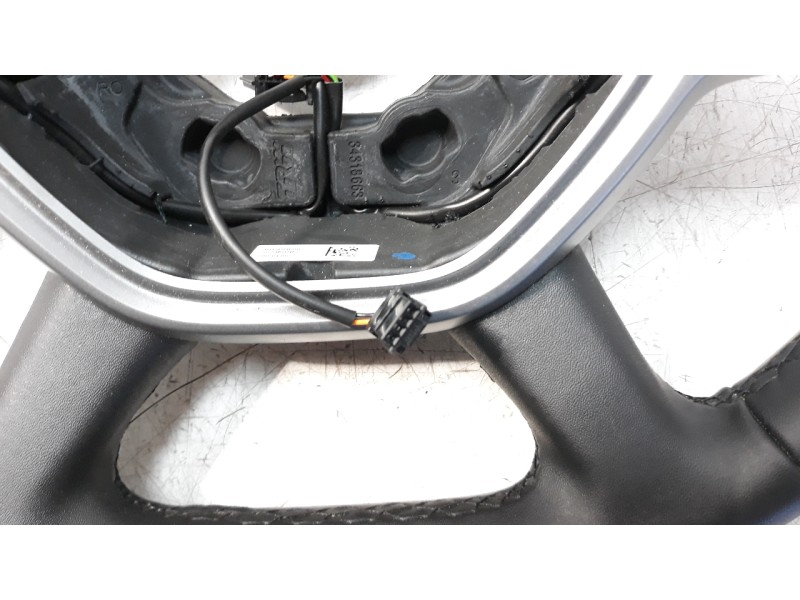 Recambio de volante para dacia jogger expression jogger referencia OEM IAM 484007828R  
