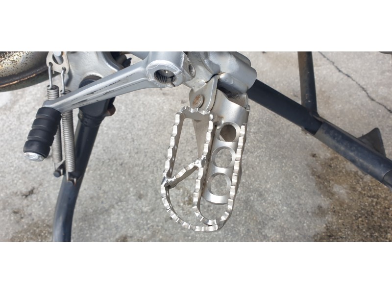 Recambio de estribo para bmw r 1200 gs/r/hp2 referencia OEM IAM 46717729281  