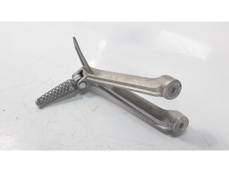 Recambio de estribo para honda cbr 650r referencia OEM IAM 50750MKND50  