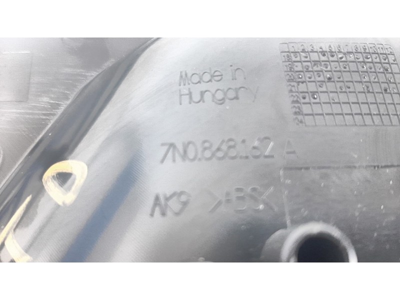 Recambio de moldura para seat alhambra (711) 1.4 16v tsi referencia OEM IAM 7N0868162A  