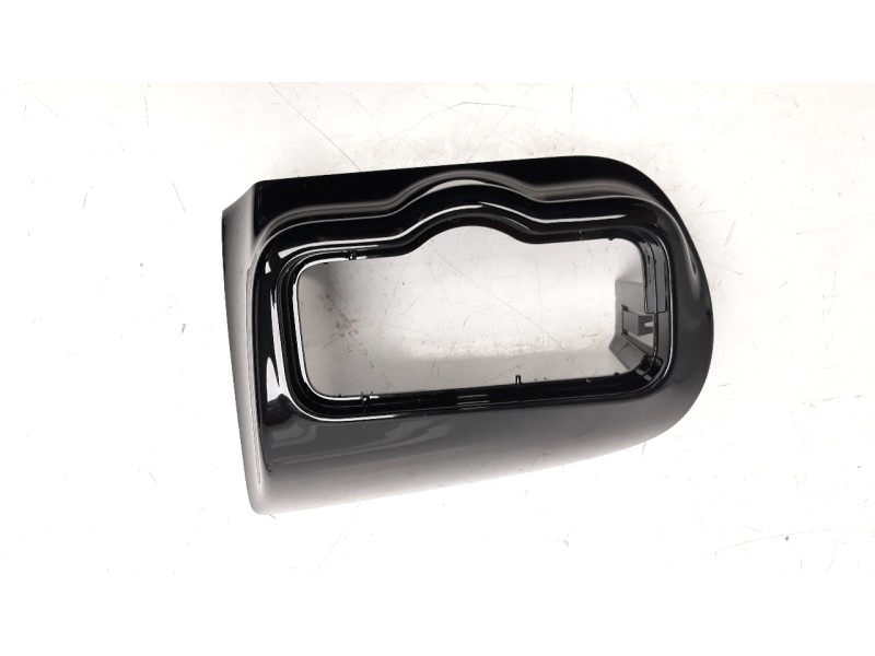 Recambio de moldura para mercedes-benz cla-klasse (bm 118) 1.3 cat referencia OEM IAM A1776809700  
