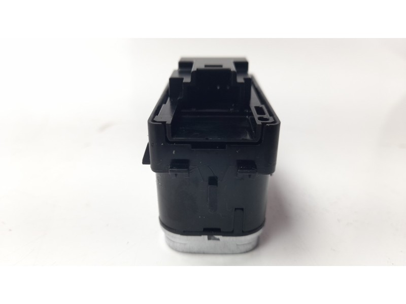 Recambio de mando elevalunas delantero derecho para mercedes-benz cla-klasse (bm 118) 1.3 cat referencia OEM IAM A1679050201  