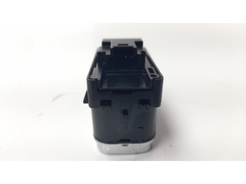 Recambio de mando elevalunas trasero derecho para mercedes-benz cla-klasse (bm 118) 1.3 cat referencia OEM IAM A1679050201  