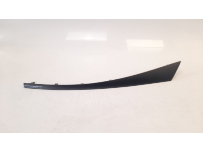 Recambio de moldura para renault megane iii berlina 5 p limited referencia OEM IAM 684120007R  