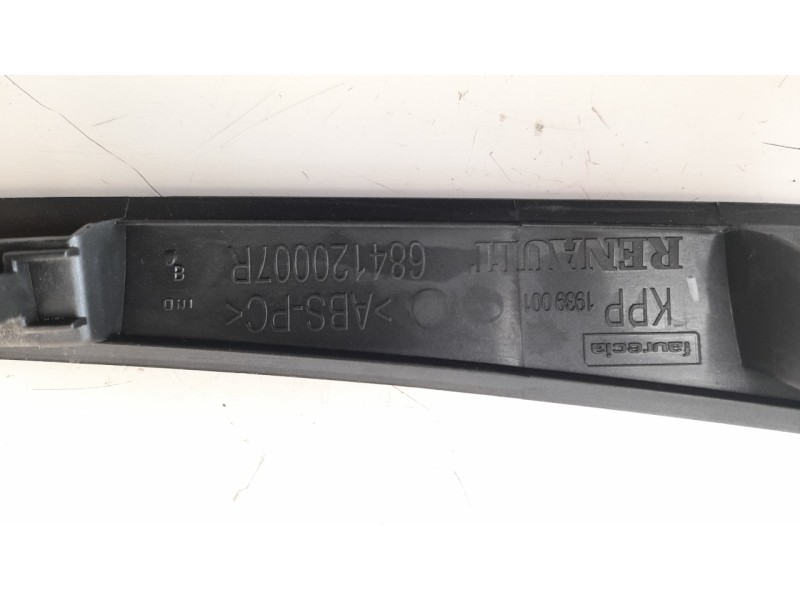 Recambio de moldura para renault megane iii berlina 5 p limited referencia OEM IAM 684120007R  
