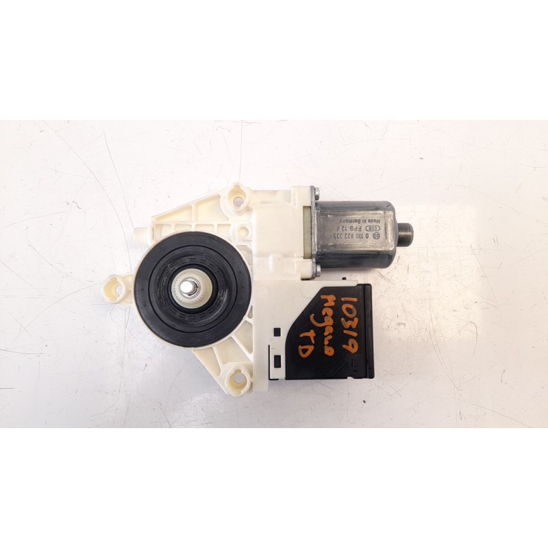 Recambio de motor elevalunas trasero derecho para renault megane iii berlina 5 p limited referencia OEM IAM 827306548R 966363200