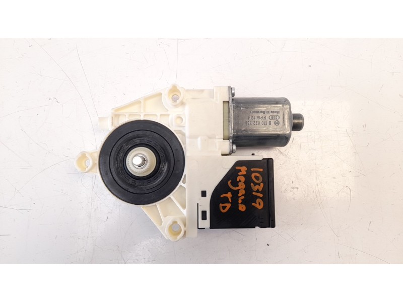 Recambio de motor elevalunas trasero derecho para renault megane iii berlina 5 p limited referencia OEM IAM 827306548R 966363200