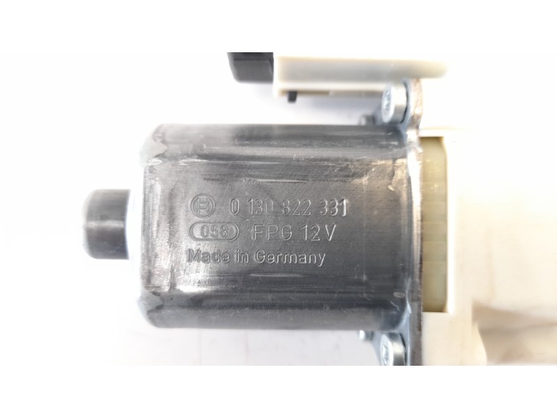Recambio de motor elevalunas trasero derecho para renault megane iii berlina 5 p limited referencia OEM IAM 827306548R 966363200
