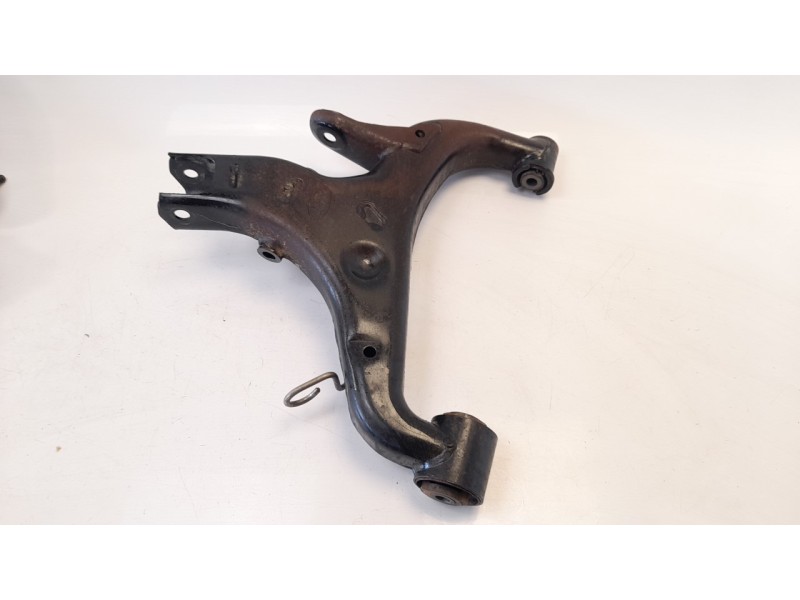 Recambio de brazo suspension inferior trasero izquierdo para land rover discovery 2.7 td v6 cat referencia OEM IAM LR051594  