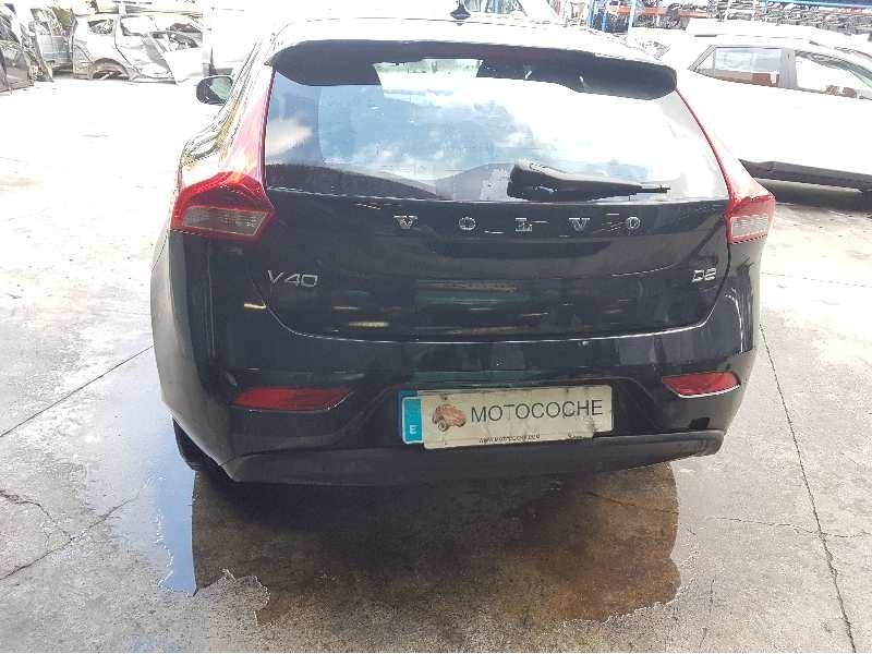 volvo v40 del año 2015