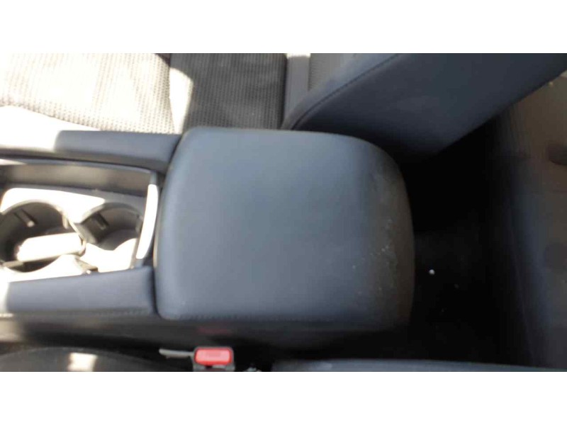 Recambio de apoyabrazos central para mazda 3 lim. () 2.2 turbodiesel cat referencia OEM IAM BHN264420E02  