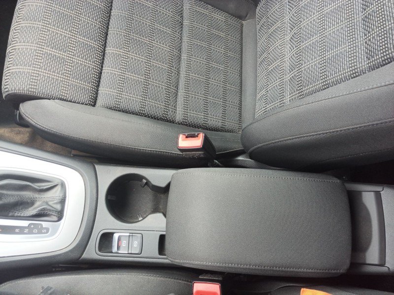 Recambio de apoyabrazos central para audi q3 (8ug) attraction quattro referencia OEM IAM   