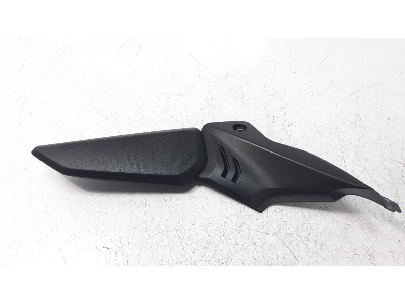 Recambio de moldura para honda cbr 650r referencia OEM IAM 83511MKYD500  