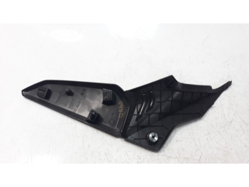 Recambio de moldura para honda cbr 650r referencia OEM IAM 83511MKYD500  