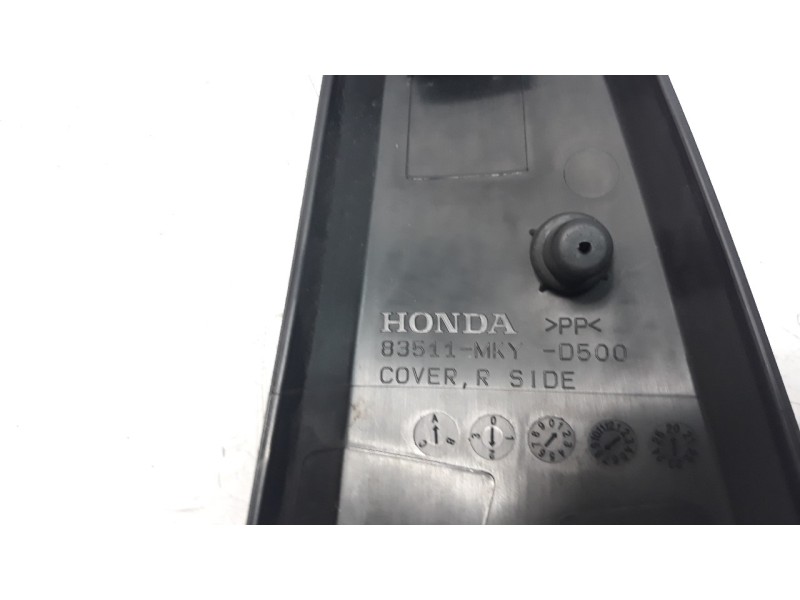 Recambio de moldura para honda cbr 650r referencia OEM IAM 83511MKYD500  