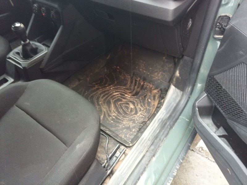 Recambio de juego alfombrillas para dacia duster iii eco-g 100 essential referencia OEM IAM   