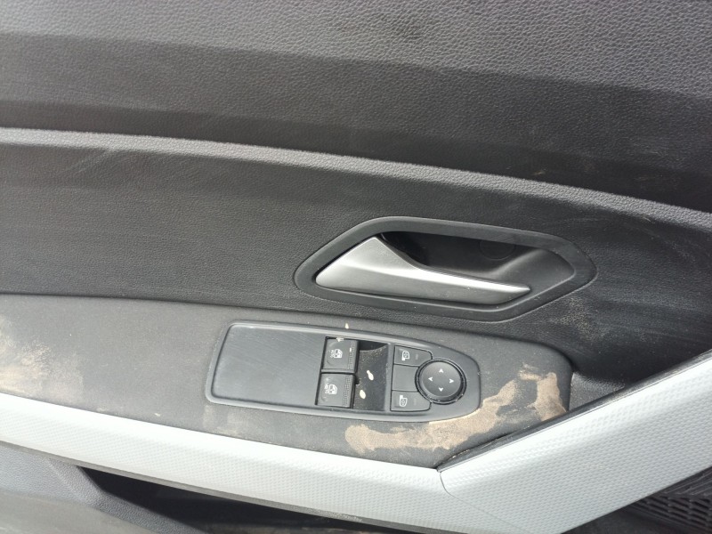 Recambio de mando elevalunas delantero izquierdo para dacia duster iii eco-g 100 essential referencia OEM IAM   