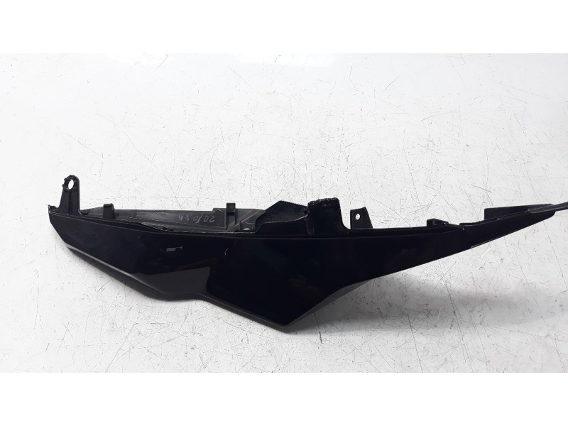 Recambio de moldura para honda cbr 650r referencia OEM IAM 77231MKYD500  