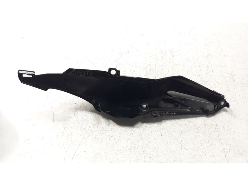 Recambio de moldura para honda cbr 650r referencia OEM IAM 77231MKYD500  