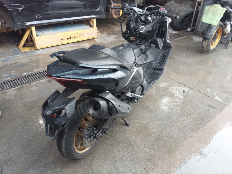 yamaha tmax del año 2022