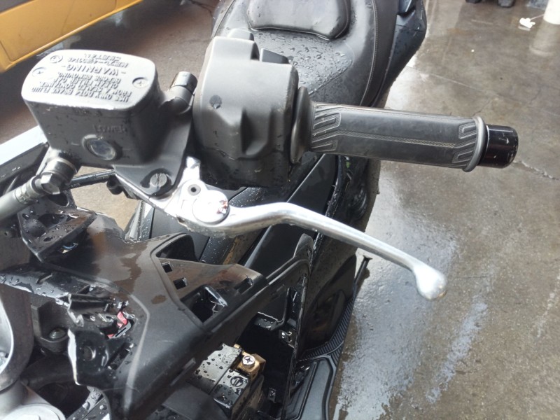 Recambio de maneta exterior delantera izquierda para yamaha tmax tmax referencia OEM IAM   
