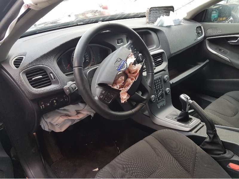 volvo v40 del año 2015