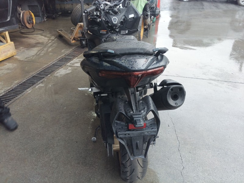 Recambio de piloto trasero central para yamaha tmax tmax referencia OEM IAM   