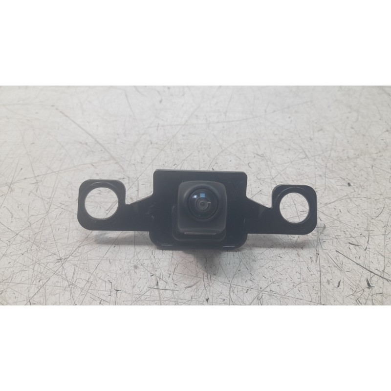 Recambio de camara vision trasera para toyota corolla (e21) hybrid style referencia OEM IAM 8679002300  