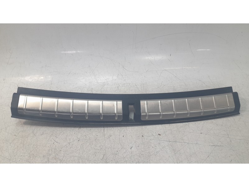 Recambio de moldura para bmw serie x1 (f48) 2.0 16v referencia OEM IAM 51477413689  