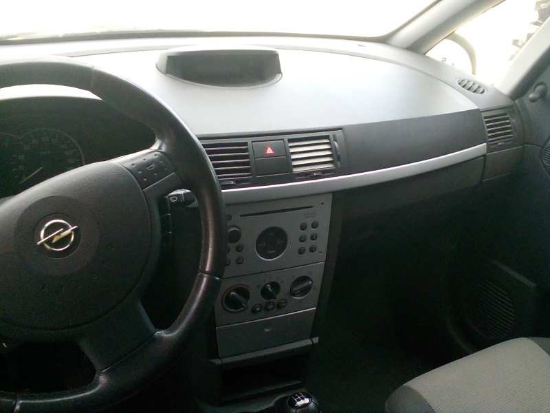 opel meriva del año 2004
