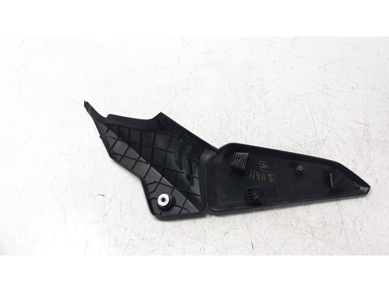 Recambio de moldura para honda cbr 650r referencia OEM IAM 83611MKYD500  