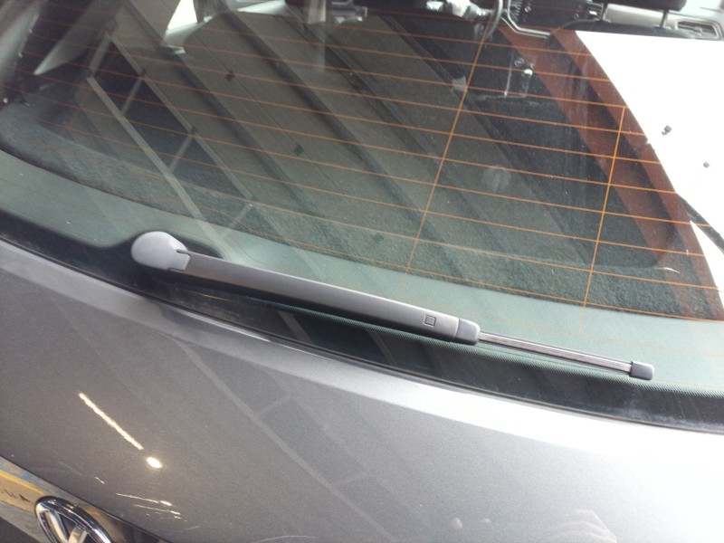 Recambio de brazo limpia trasero para volkswagen t-roc advance style referencia OEM IAM   