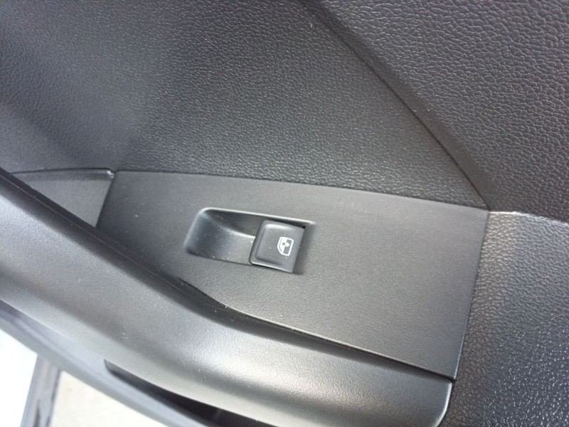 Recambio de mando elevalunas trasero derecho para volkswagen t-cross life referencia OEM IAM   